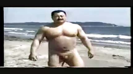 En mand knepper en gynækologs kone, og han knepper hendes mand i en Gangbang