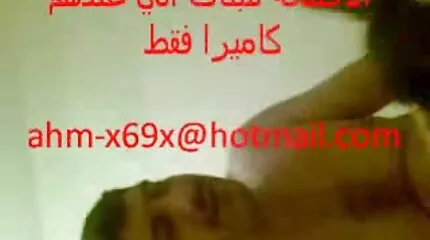 Rødhåret og fedt tøs fodret haner på Bande bang fest