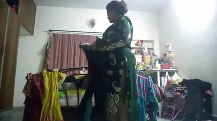 Hvid elskerinde slog sort slave og fik sin mands pik til at sutte