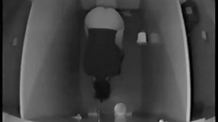 Sød tjekkisk pige med tatoveringer knullet med en afhentning i kedelrummet