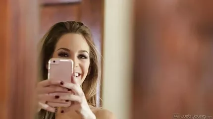 Den rødhårede pige måtte kneppe på pornostøbningen med en sort mand i sin anal