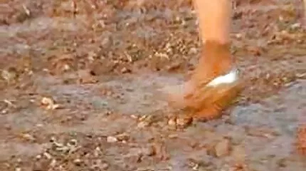 For at blive en model rødhåret pige med tatoveringer måtte hun gennemgå en anal casting