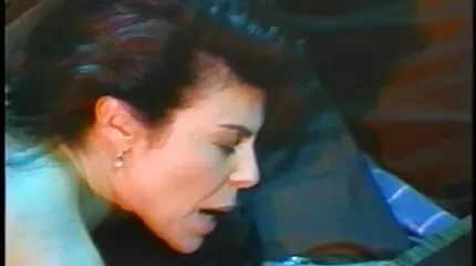 Ældre pige distraheret fra arbejde til Chef pik