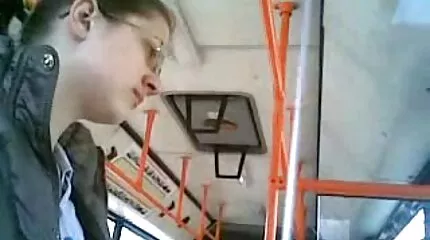 Latina husholderske for penge suger udlejer og fucks doggy stil