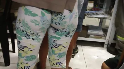 Latina fisse onanerede og plantet på stor pik