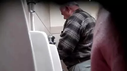 To piger får hinanden med CuNi og kneppet af en fyr