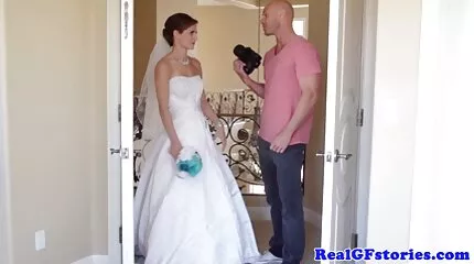 Busty pige hopper på pik og giver blo. job udendørs