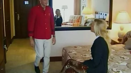 Pickup fucked blonde med stor røv og briller