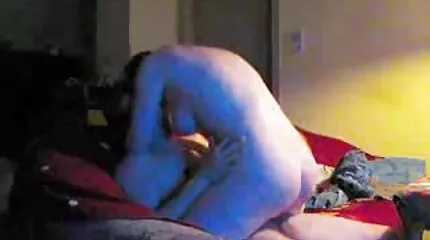 Sort tyk pige rider hvid fotograf pik ved poolen