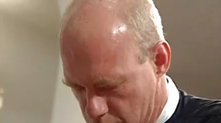 Skinny elsker en masse cum i munden efter anal