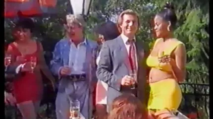 Busty tante var fuld og ønskede at kneppe lige på bordet