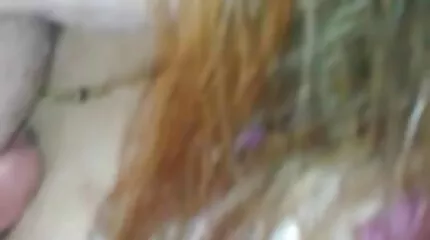 Fyren brød ind i brusebadet af stedsøster og kneppede hende