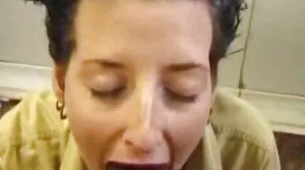 Hvid fyr fucked garvet latina med stor røv på klipperne på stranden