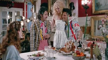 Manden hamrer den saftige fisse af en stor Asiatisk med store boller