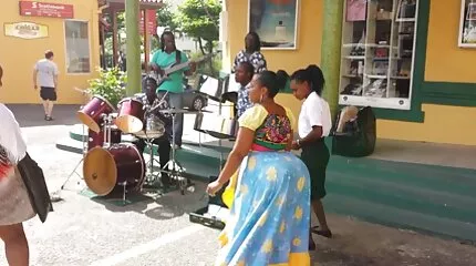 Big ass bi-racial fucked af en sort mand til at tage ham til arbejde