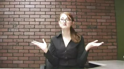 Petite pige kneppet af en mustachioed mand i en minivan