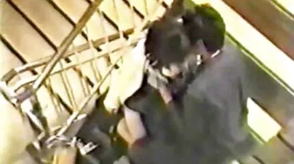 Skinny skønhed tager trænerens Store pik i håret fisse