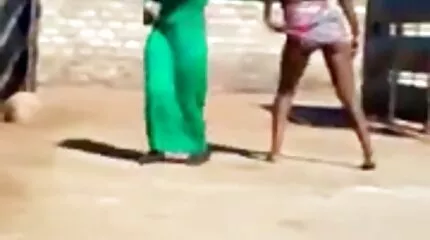 Ash-blonde Coed med Slick coochie gives til foredragsholder på kontoret